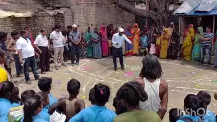 चौसा: चौसा प्रखंड के घोषई पंचायत में लोहिया स्वच्छ बिहार अभियान के तहत मानचित्र बनाकर लोगों को किया जागरूक
