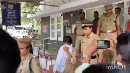 ആലുവ: മകളെ പുഴയിൽ എറിഞ്ഞു കൊന്ന പ്രതിയെ കസ്റ്റഡിയിൽ ആവശ്യപ്പെടുമെന്ന് ചെങ്ങമനാട് സി ഐ ഇന്ന് രാത്രി സ്റ്റേഷനിൽ പറഞ്ഞു