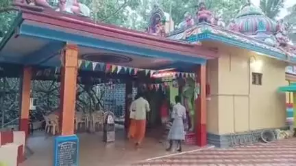 கீழக்காடு பகுதியில் கோவில் கதவை உடைத்து ரூபாய் 5 லட்சம் மதிப்புள்ள தங்கம் வெள்ளி பொருட்களை திருடிய நபர் கைது  மற்றொரு நபர் இடி தாக்கி பலி