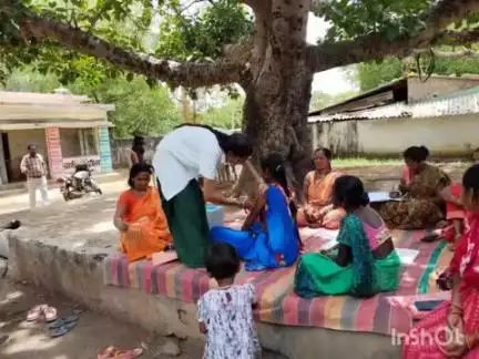 बस्तर ब्लॉक के ग्राम पंचायत में आयुष्मान कार्ड बनवाने के लिए स्वास्थ्य विभाग ने लगाया शिविर