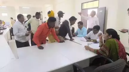 सनावद: मलगांव के अर्पण जायसवाल ने अनुकंपा नियुक्ति के लिए खरगोन कलेक्ट्रेट कार्यालय में दिया आवेदन