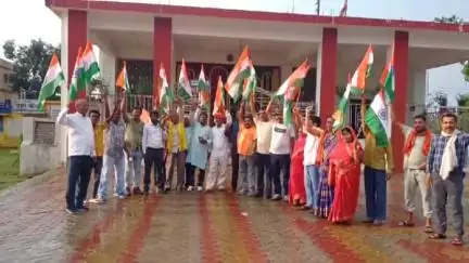 चुरचु: चरही में ऑपरेशन सिंदूर की सफलता पर निकाली गई तिरंगा यात्रा