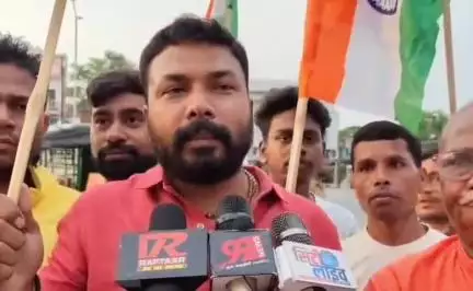 तोपचांची: तोपचांची सुभाष चौक से भाजपा कार्यकर्ताओं ने निकाली तिरंगा यात्रा, भारतीय सेना को किया सलाम