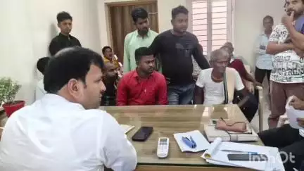 ସତ୍ୟବାଦୀ: ଭୁବନେଶ୍ୱର ସ୍ଥିତ ସରକାରୀ ବାସ ଭବନ କାର୍ଯ୍ୟାଳୟରେ ବ୍ଲକର ବିଭିନ୍ନ ପଞ୍ଚାୟତ ଲୋକମାନଙ୍କ ଅଭିଯୋଗ ଶୁଣିଲେ ସ୍ଥାନୀୟ ବିଧାୟକ
