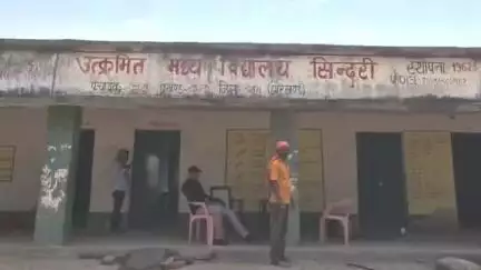 लावालौंग: उत्क्रमित विद्यालय सिन्दुरी में पेयजल की समस्या बरकरार, बच्चे नदी का गंदा पानी पीने को मजबूर #jansamasya