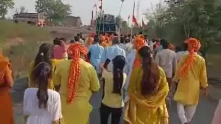 करकेली: ग्राम सिंहपमर में संगीतमय श्रीमद्भागवत कथा का आयोजन, सिलौंड़ी मंदिर तक निकाली गई भव्य कलश यात्रा