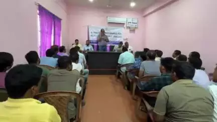 মানবাজার ১: সারের কালোবাজারি রুখতে মানবাজার এলাকার সার ব্যাবসায়ীদের সাথে বৈঠকে কৃষি দপ্তর