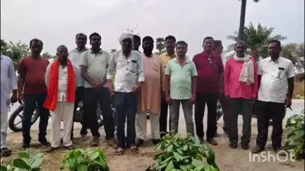 हुसैनाबाद: धान का भुगतान न होने पर हुसैनाबाद के किसानों ने राजभवन के सामने आमरण अनशन की चेतावनी दी