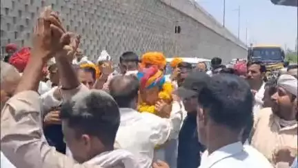 हुरड़ा: गुलाबपुरा में डेयरी चेयरमैन चौधरी को इण्डियन डेयरी एसोसिएशन फैलोशिप अवार्ड मिलने पर भव्य स्वागत एवं अभिनन्दन किया गया