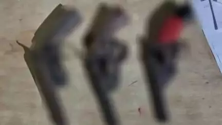 सहार: चौरी थाना पुलिस टीम ने थाना क्षेत्र में गुप्त सूचना के आधार पर तीन अवैध देसी कट्टे किए जब्त