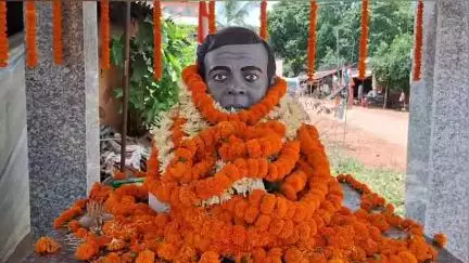 মানবাজার ২: রক্তদান শিবিরের মধ্য দিয়ে স্বর্গীয় জাগরণ চন্দ্র সরেনের প্রয়াণ দিবস উদযাপন করা হলো বসন্তপুর গ্রামে