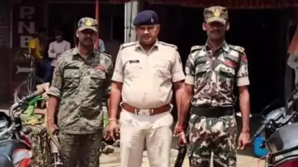 अगिआंव: एसपी राज के निर्देशानुसार नारायणपुर समेत अन्य थानों में बैंकों की सुरक्षा के लिए असामाजिक तत्वों का किया जा रहा निरीक्षण