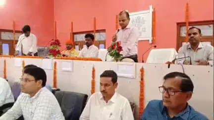 ज़ीरादेई: जीरादेई प्रखंड मुख्यालय में बीस सूत्री की बैठक, विभिन्न मुद्दों पर हुई चर्चा