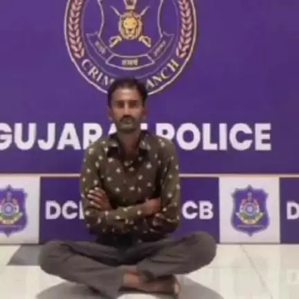 રાજકોટ પશ્ચિમ: દારૂના ગુનામાં સાત મહિનાથી ફરાર આરોપીને ગ્રીનલેન્ડ ચોકડી નજીકથી ઝડપી પાડતી શહેર ક્રાઈમ બ્રાન્ચ