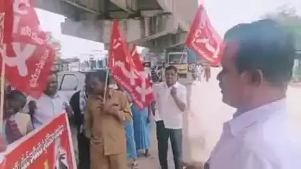 దేవరకద్ర: దేవరకద్ర మండల కేంద్రంలో ఆ నాలుగు కార్మిక చట్టాలను రద్దు చేయాలి: టియు సి ఐ