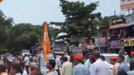 चंदगड: बेळगाव वेंगुर्ला मार्गाच्या रुंदीकरणासाठी पाटणे फाटा येथे शिवसेना ठाकरे गटाचा रस्ता रोको