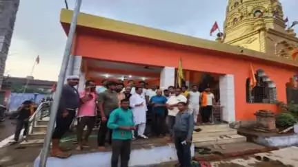 कसमार: बुंडू पंचायत के मंदिर टोला में 100 वर्ष पुराने मंदिर पर गिरी ठनका, श्रद्धालु हुए भयभीत