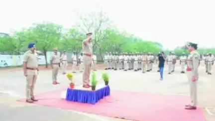 ಮುದ್ದೇಬಿಹಾಳ: ಪಟ್ಟಣದ ಪೊಲೀಸ್ ಠಾಣೆಯಲ್ಲಿ ಪೊಲೀಸರ ಕುಂದುಕೊರತೆ ಆಲಿಸಿದ ಐಜಿಪಿ ಡಾ.ಚೇತನ್ ಸಿಂಗ್ ರಾಠೋರ್