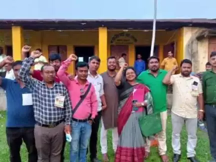 কোচবিহার ২: DYFI এর খাগড়া বাড়ি লোকাল কমিটির তৃতীয় সম্মেলন অনুষ্ঠিত হলো কামিনীর ঘাটে, উপস্থিত জেলা নেতৃত্ব