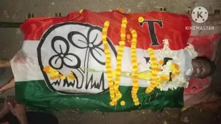 রঘুনাথপুর ২: তৃণমূল নেতার আকস্মিক মৃত্যুতে শোকের ছায়া,চেলিয়ামাতে দলীয় কার্যালয়ে মৃতদেহ রেখে শেষ শ্রদ্ধাজ্ঞাপন তৃণমূলের