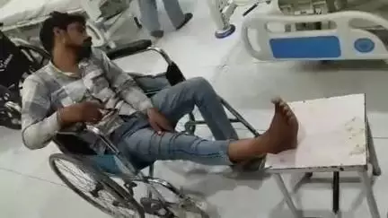 हमीरगढ़: चित्तौड़ रोड पर टेंपो ने बस का इंतजार कर रहे राहगीर को मारी टक्कर, युवक घायल होकर जिला अस्पताल में भर्ती