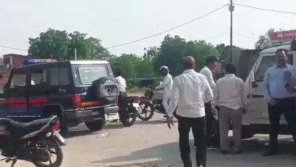 बांसगांव: हाटा बाजार स्थित नेशनल हाइवे पर बिना रजिस्ट्रेशन के चल रहे होटल पर प्रशासन ने की कार्रवाई