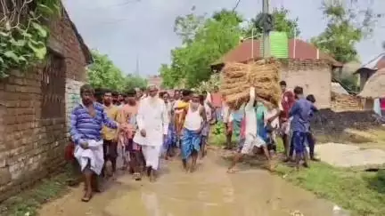 খড়গ্রাম: রাস্তার বেহাল দশা,নেই নিকাশী নালা  স্থানীয়দের বিক্ষোভকান্দি মহকুমার খরগ্রামের কীর্তিপুরে #jansamasya