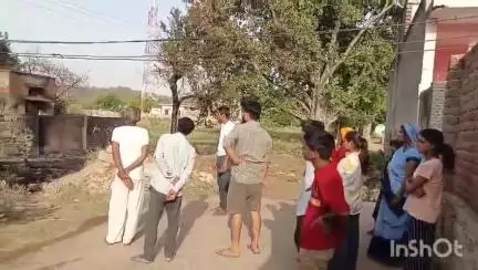 मंडावर: मंडावर में बिजली के तारों के भिड़ने से पांच ट्रॉली ईंधन जलकर हुआ राख