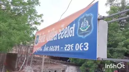 કેશોદ: કેશોદના વાસાવાળી વિસ્તારમાંથી ઇંગ્લિશ દારૂ પકડી પાડતી પોલીસ