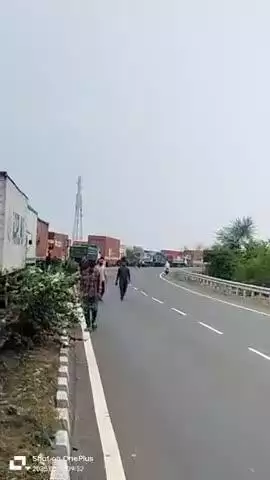 ganeshganj NH 44 mark ke bich Laga bahut Lamba jaaun