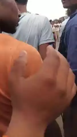 पानी की समस्या ग्राम पंचायत धुनई में पानी न होने के कारण धरना में बैठे गांव वाले गांव के लोग पानी के लिए 4 से 5 km दूर..