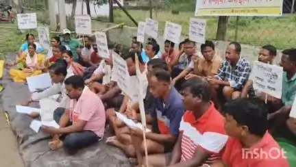 টিংখং: টিংখাং সমষ্টিৰ ভামুণ চাহ বাগিচাত নিজৰ প্ৰাপ্য অধিকাৰ বিচাৰি শ্ৰমিকৰ তীব্ৰ প্ৰতিবাদ