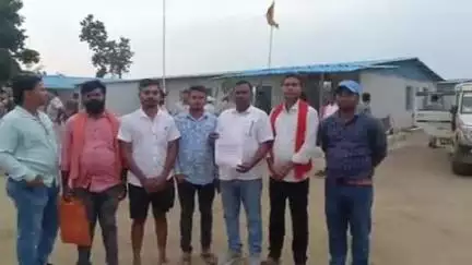 भारत माला परियोजना में मृतक के परिजनों को मुआवजा दिलाते,JLKM नेता संतोष चौधरी!तब जाकर शव को उठाया गया