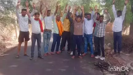 दौसा: सिंडोली ग्राम पंचायत में बनी सड़क एक दिन बाद ही उखड़ी, ग्रामीणों ने किया विरोध प्रदर्शन#jansmsya