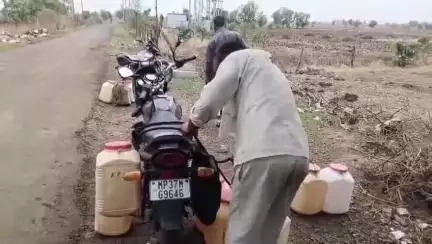 इछावर: जिले के ग्राम दुदलई और दौलतपुर में जल संकट गहराया, ग्रामीण परेशान, दूर-दूर से पानी लाने को मजबूर #jansamasya