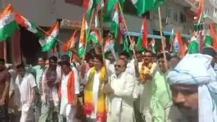 चौथ का बरवाड़ा: चौथ का बरवाड़ा में सेना के सम्मान में निकाली गई तिरंगा यात्रा, विधायक सहित कई बड़े नेताओं ने लिया भाग
