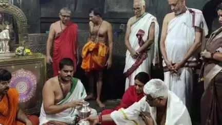 ಕುಮಟಾ: ಗೋಕರ್ಣದ ಮಹಾಬಲೇಶ್ವರ ದೇವಸ್ಥಾನಕ್ಕೆ ಕೇಂದ್ರದ ಸಂಸ್ಕೃತಿ ಮತ್ತು ಪ್ರವಾಸೋದ್ಯಮ ಸಚಿವ ಗಜೇಂದ್ರ ಸಿಂಗ್ ಶೇಖಾವತ್ ಭೇಟಿ, ಪೂಜೆ
