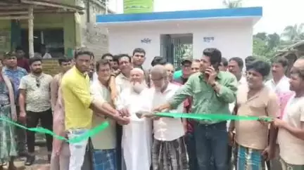 নওদা: ঝাউবোনা বাসস্ট্যান্ডে কমিউনিটি টয়লেটের শুভ উদ্বোধন করেন ব্লক তৃণমূল সভাপতি