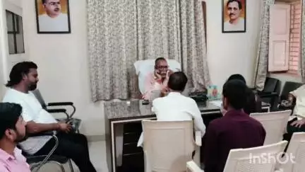 गुलाबगंज: क्षेत्र के एक दर्जन से अधिक नागरिकों ने विभिन्न समस्याओं के समाधान के लिए विधायक को दिए आवेदन