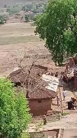 जिला सोनभद्र ग्राम टापू  तोला गौरा पोस्ट खरहरा जिला सोनभद्र तोला गौरा में आंधी आने से आज कई घरों पर से उधरा गई सीट Patel
