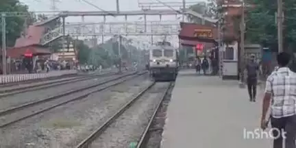 खुसरूपुर: रेल यात्री सुविधा मंच के प्रयास से खुसरूपुर स्टेशन पर पटना-राजगीर स्पेशल अजीमाबाद एक्सप्रेस का हुआ ठहराव