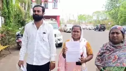 पानसेमल: मरणोपरांत राशि दिलवाने की मांग लेकर मतराला की महिला ने कलेक्ट्रेट में दिया आवेदन