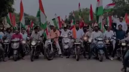 अक्कलकुवा: भारत माता की जय च्या जयघोष करत शहरात तिरंगा मोटरसायकल रॅली; आमदार आमश्या पाडवी यांचा उपस्थितीत रॅली संपन्न