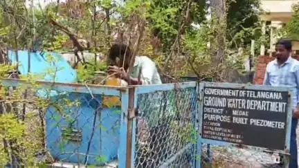 టేక్మల్: గ్రౌండ్ వాటర్ శాతాన్ని పరిశీలించిన జిల్లా సివిల్ ఏఈ అజయ్