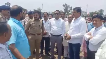 हाटपिपल्या: हाटपिपल्या में 28 मई को मुख्यमंत्री के आगमन को लेकर विधायक व प्रशासनिक अधिकारियों ने किया कार्यक्रम स्थल का निरीक्षण
