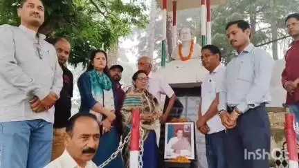 रानीखेत: रानीखेत में कांग्रेसियों ने पुण्यतिथि पर स्व. राजीव गांधी को याद किया, कहा- देश के विकास में उनका महत्वपूर्ण योगदान