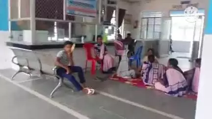अलौली: अलौली सामुदायिक स्वास्थ्य केंद्र में दूसरे दिन भी ओपीडी सेवा बाधित, आशा कार्यकर्ताओं की हड़ताल जारी