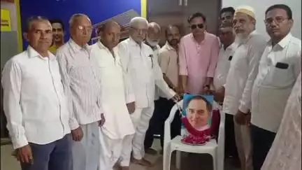ધોળકા: રાજીવ ગાંધીની પુણ્યતિથિ નિમિત્તે કોંગ્રેસ દ્વારા FMCT રોડ પર આવેલી મુસ્તનભાઈની લાટીમાં શ્રદ્ધાંજલિ કાર્યક્રમ યોજાયો
