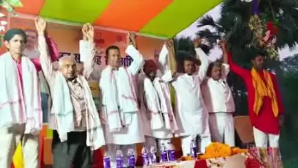 गायत्री मंदिर परिसर में कांग्रेस का मिलन सह अभिनंदन कार्यक्रम आयोजित किया गया