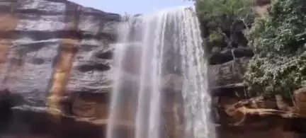 ಬಾದಾಮಿ: ಭರ್ಜರಿ ಮಳೆಗೆ ಧುಮ್ಮಿಕ್ಕಿ ಹರಿಯುತ್ತಿರುವ ಹುಲಿಗೆಮ್ಮನಕೊಳ್ಳ